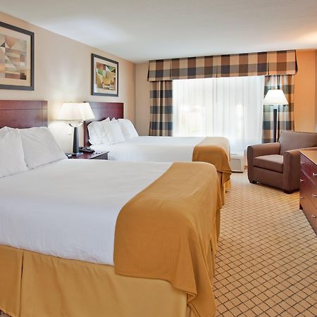 Holiday Inn Express Hotel & Suites Wichita Airport By Ihg Room photo