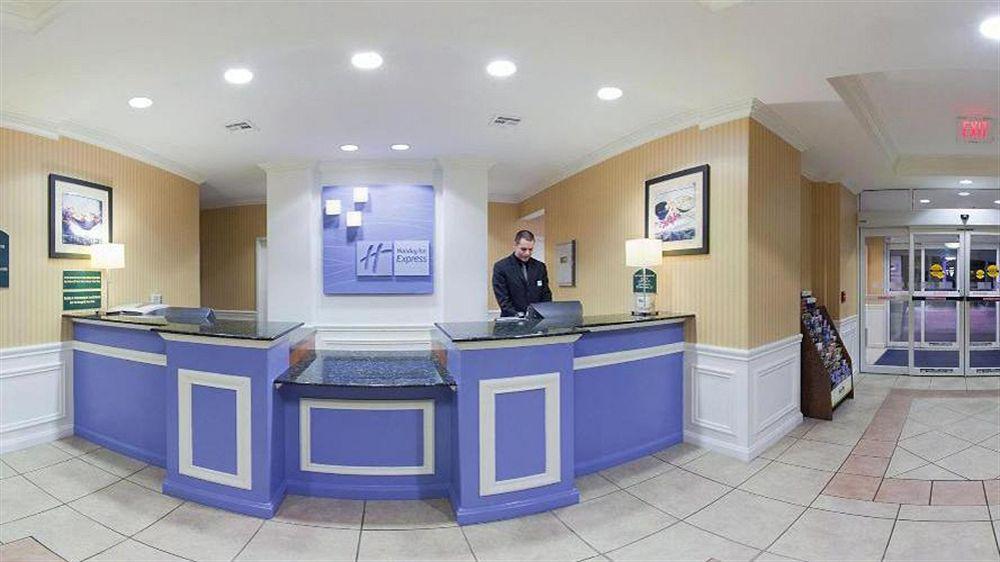 Holiday Inn Express Hotel & Suites Wichita Airport By Ihg Exterior photo
