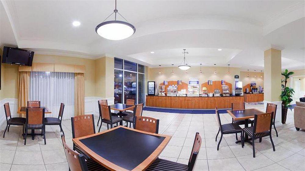 Holiday Inn Express Hotel & Suites Wichita Airport By Ihg Exterior photo