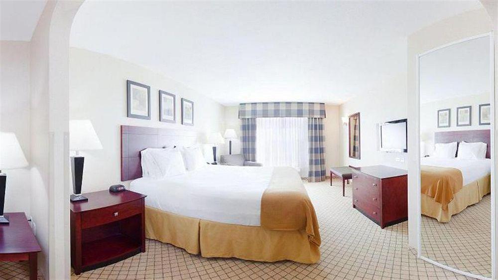 Holiday Inn Express Hotel & Suites Wichita Airport By Ihg Exterior photo