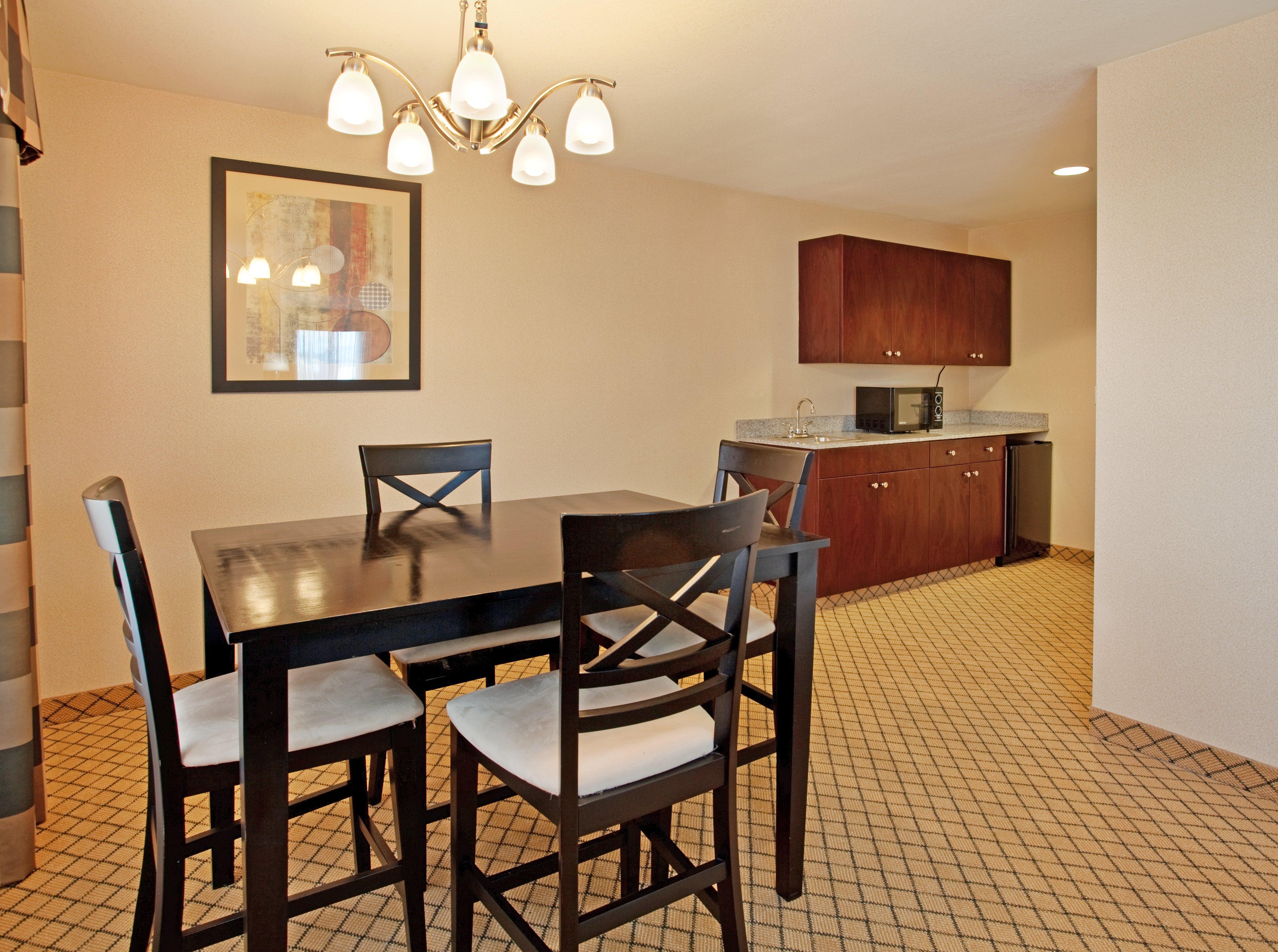 Holiday Inn Express Hotel & Suites Wichita Airport By Ihg Exterior photo