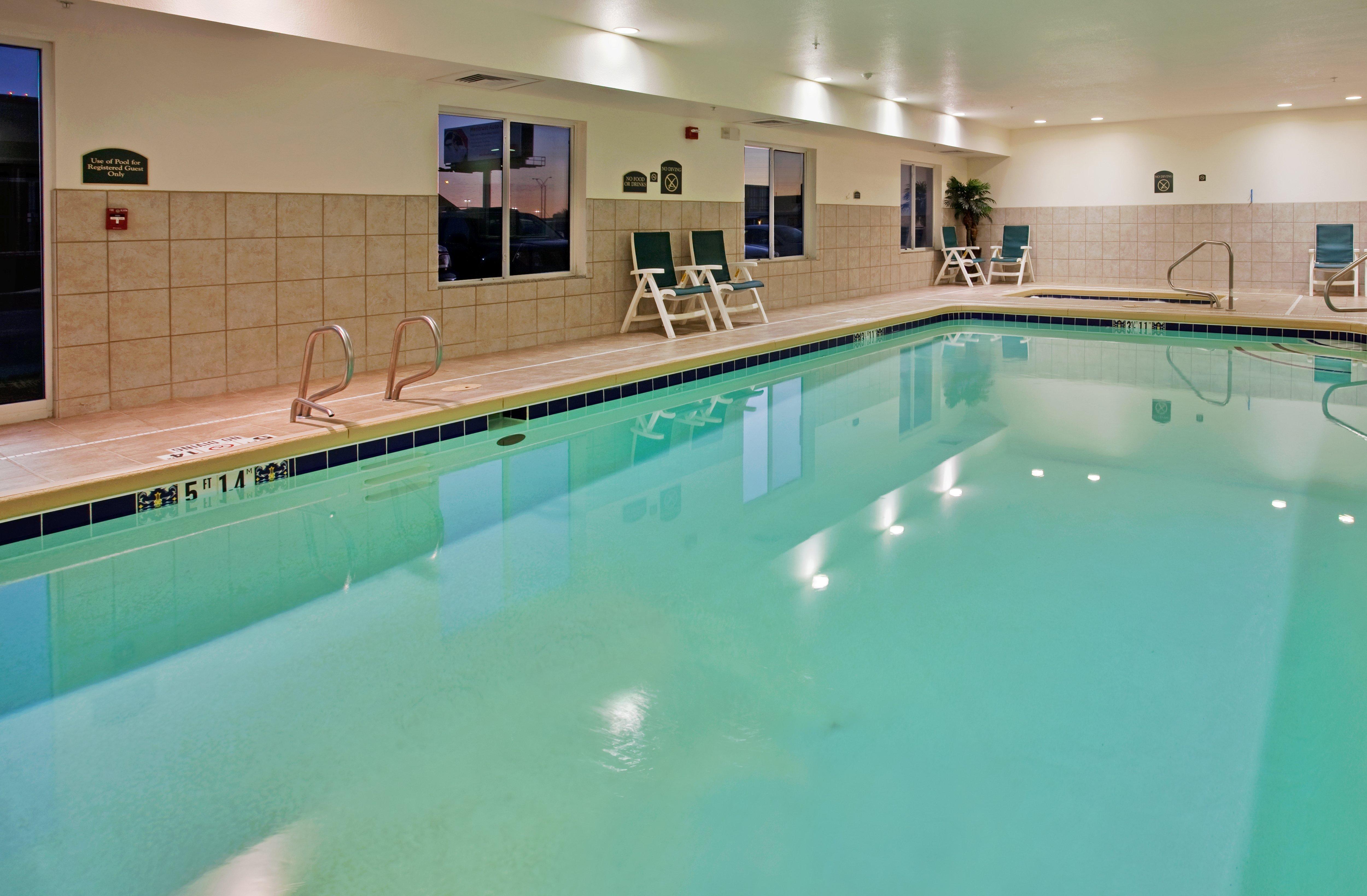 Holiday Inn Express Hotel & Suites Wichita Airport By Ihg Exterior photo