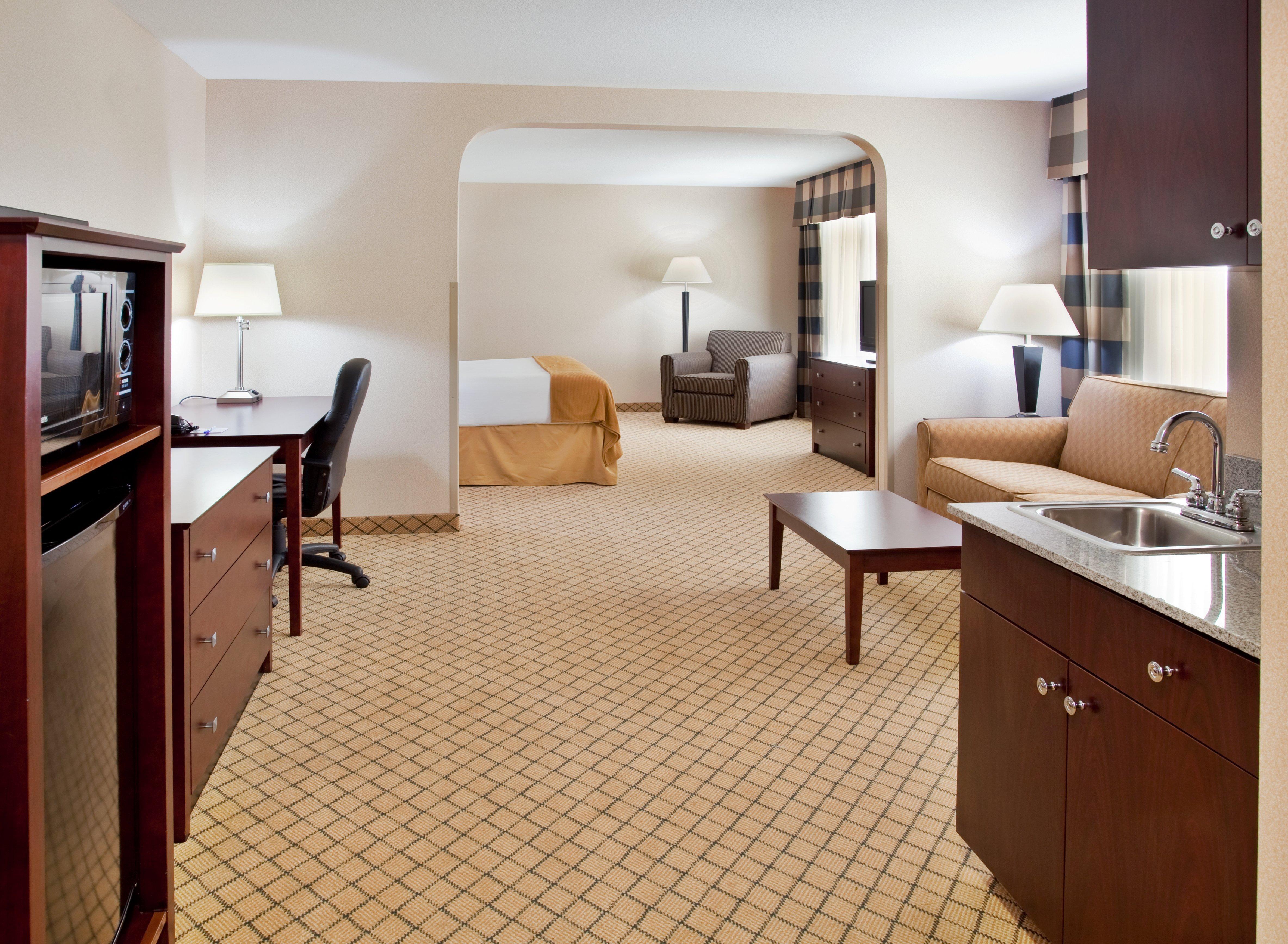 Holiday Inn Express Hotel & Suites Wichita Airport By Ihg Exterior photo