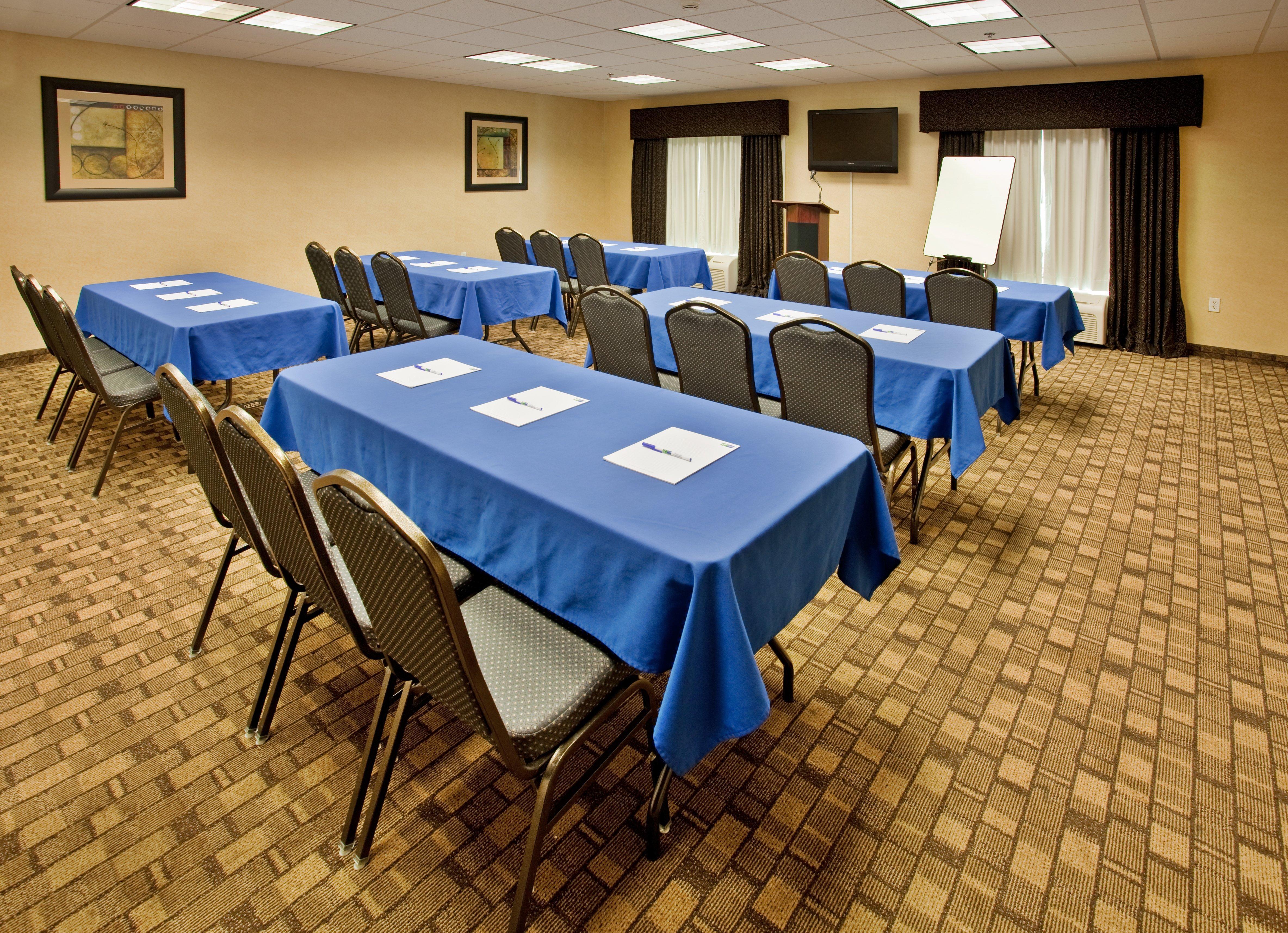 Holiday Inn Express Hotel & Suites Wichita Airport By Ihg Exterior photo