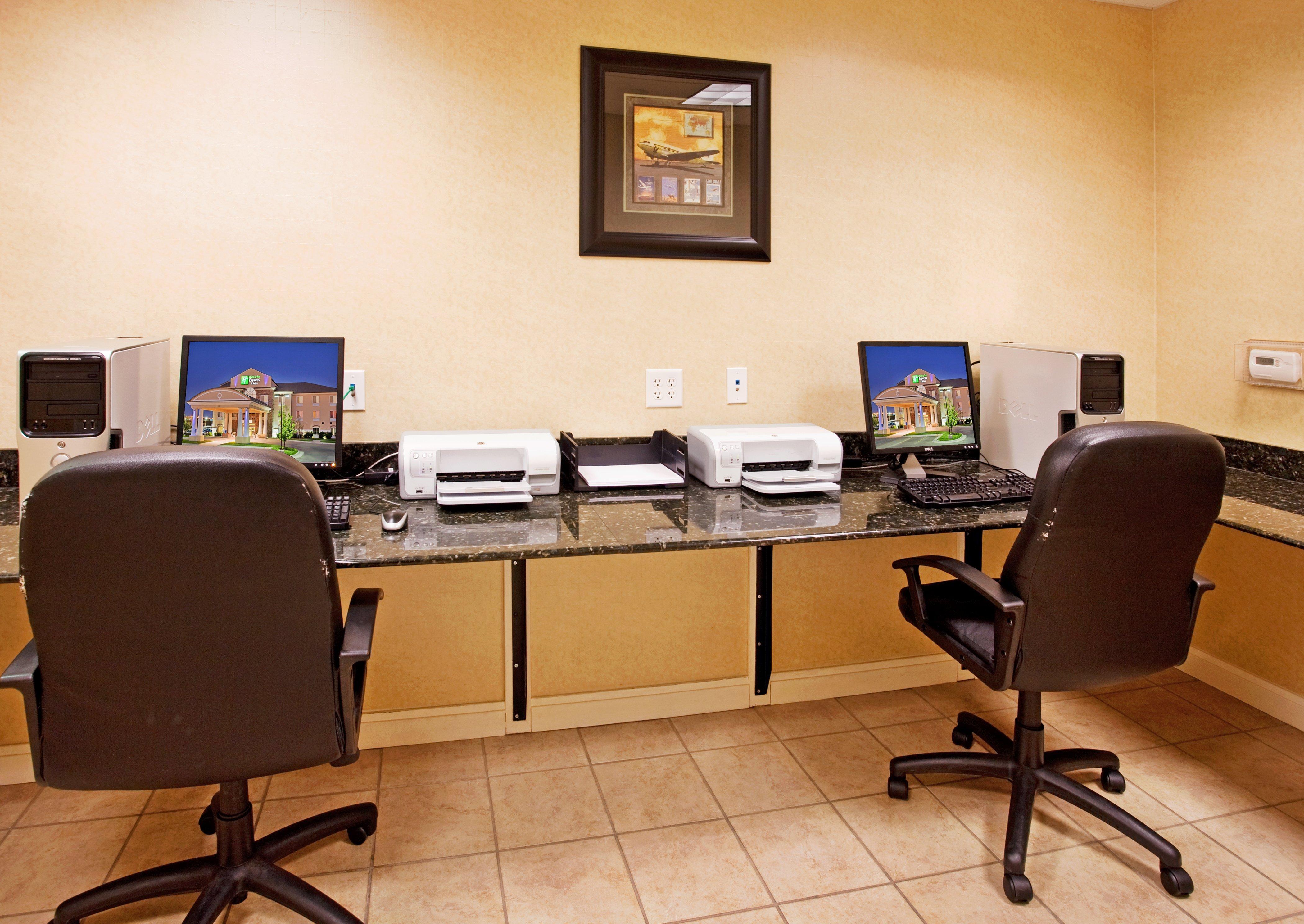Holiday Inn Express Hotel & Suites Wichita Airport By Ihg Exterior photo
