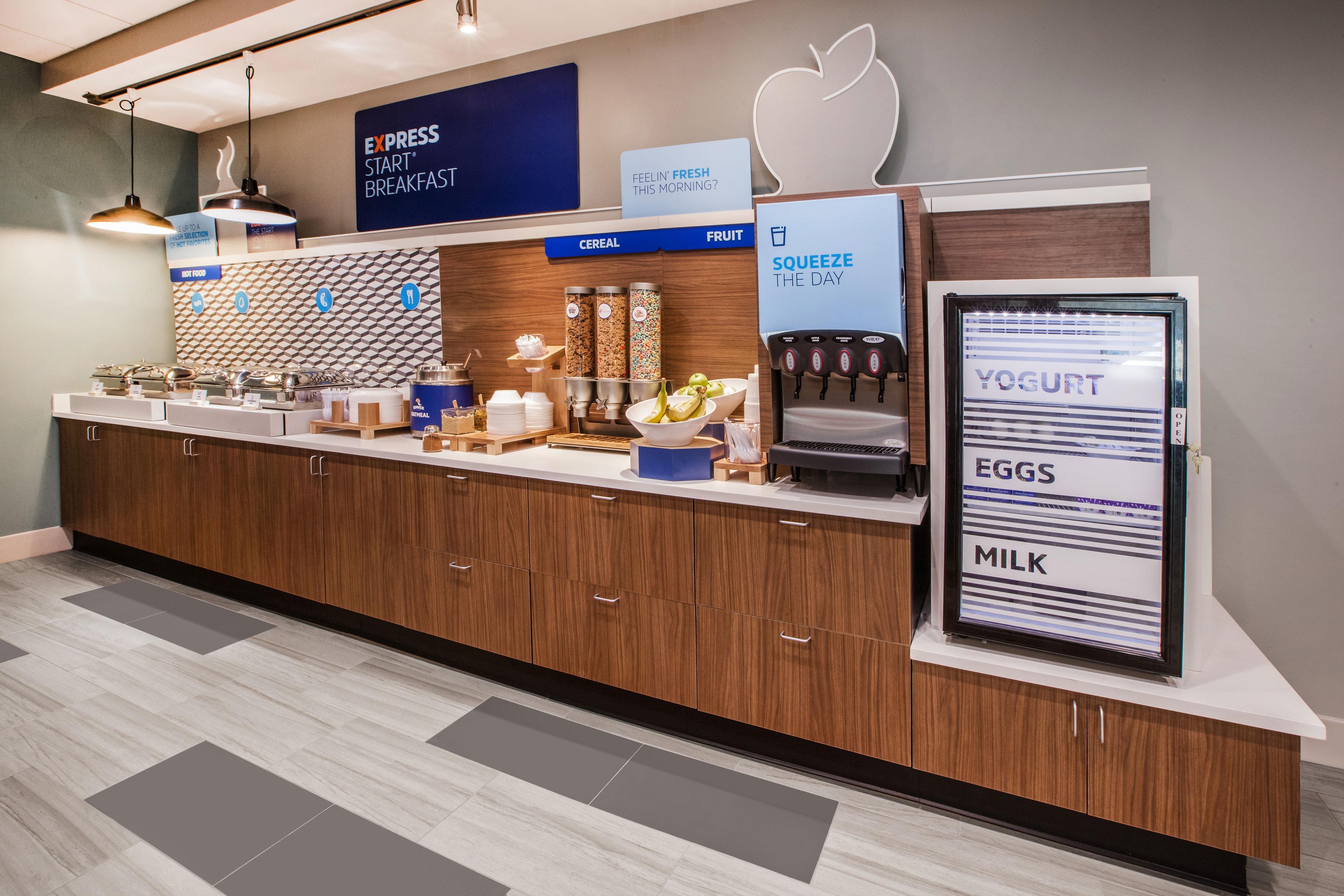 Holiday Inn Express Hotel & Suites Wichita Airport By Ihg Exterior photo