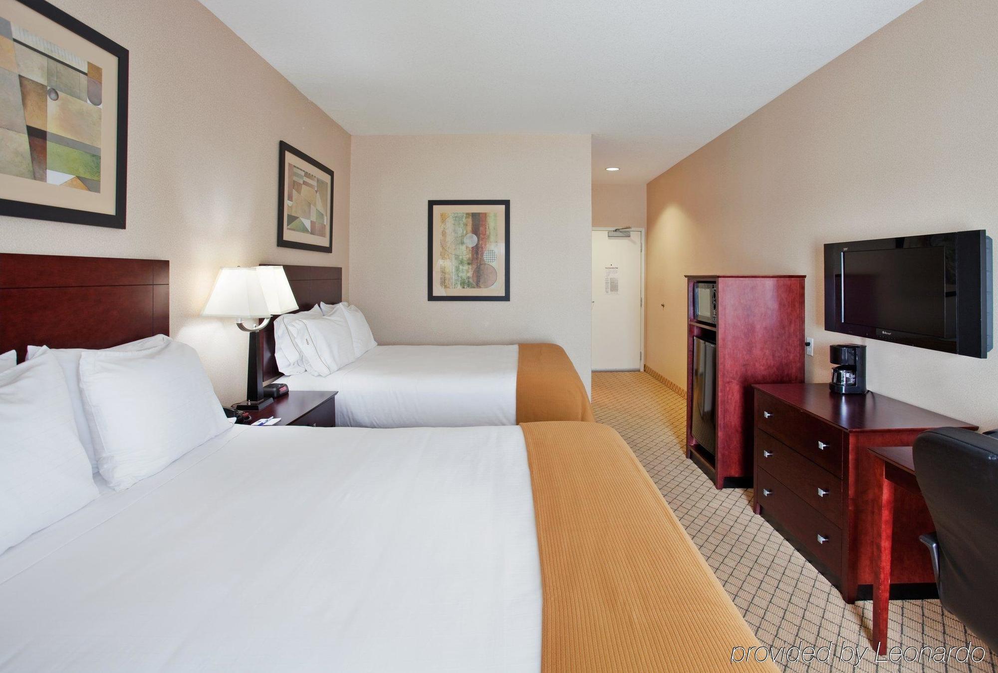 Holiday Inn Express Hotel & Suites Wichita Airport By Ihg Exterior photo