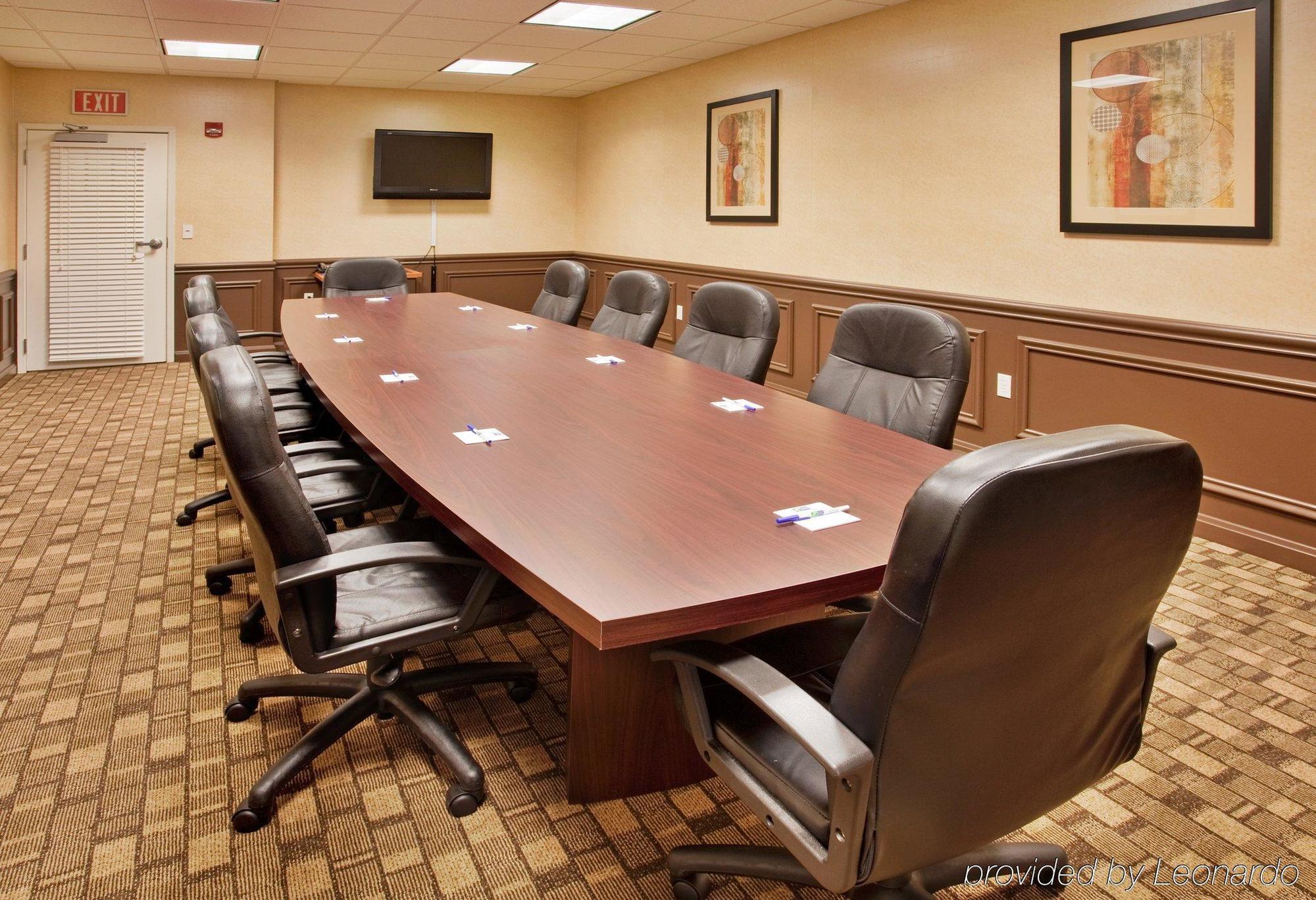 Holiday Inn Express Hotel & Suites Wichita Airport By Ihg Exterior photo