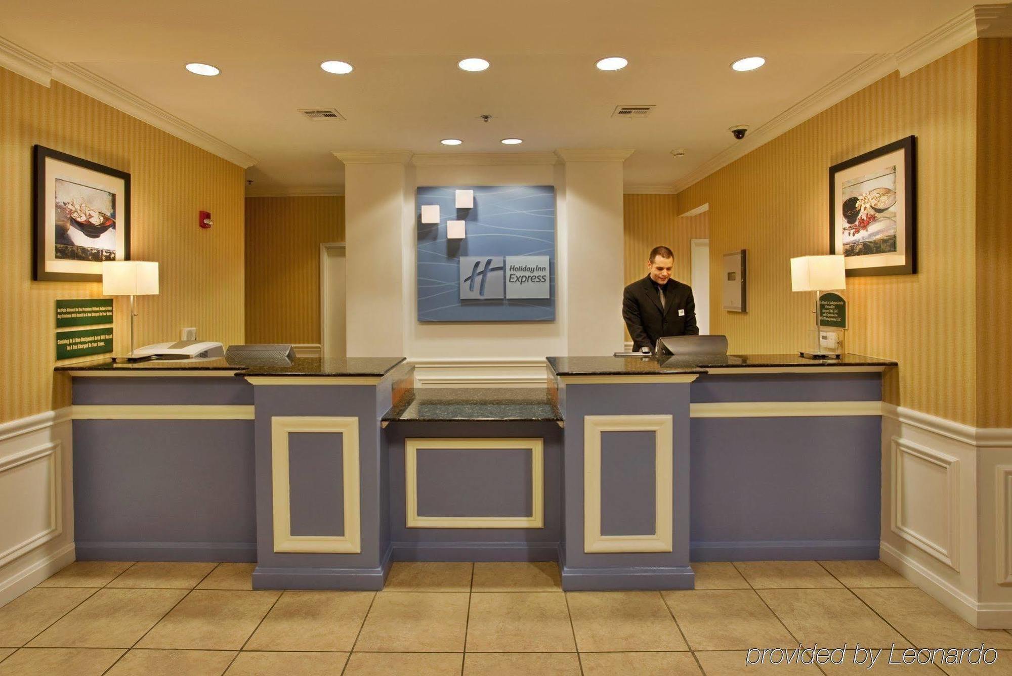 Holiday Inn Express Hotel & Suites Wichita Airport By Ihg Exterior photo
